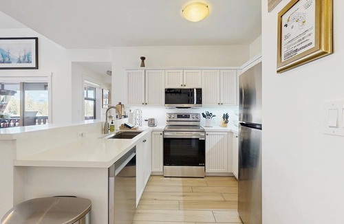 Salt Lake Mountain Resorts Condo | Lovely mountain-view condo with shared hot tub, pool & more - walk to lifts