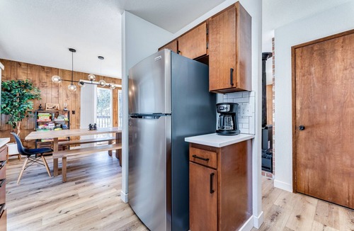 Mount Hood Village House | Lovely Mt. Cabin near Mt. Hood with Hot Tub & Community Pool