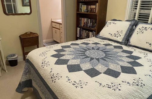 Moscow Bed & Breakfast | Lovely queen room on quiet alpaca farm for 1-2 guests.