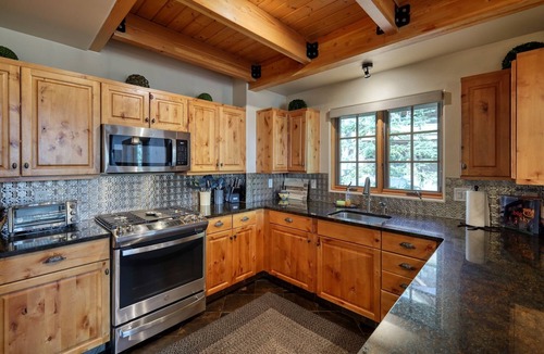 Big Sky House | Lovely Ski-in/Ski-out home in Moonlight Basin with Hot Tub!