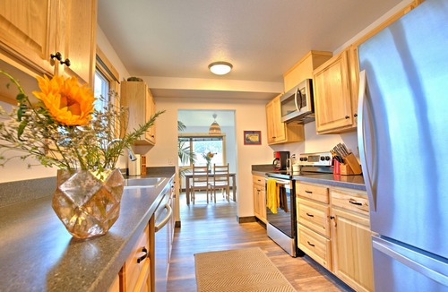 White Salmon House | Lovely Spacious Home In Downtown White Salmon
