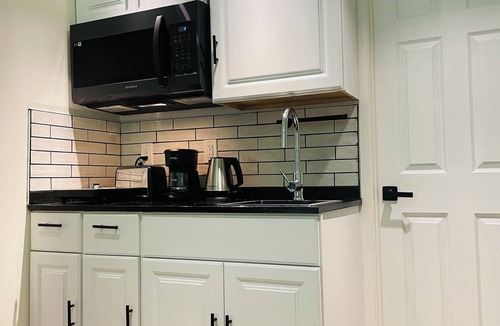 Martha Lake Apartment | Lovely Studio in peaceful Lynnwood with AC