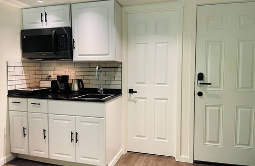 Martha Lake Apartment | Lovely Studio in peaceful Lynnwood with AC