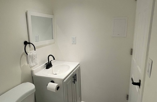 Martha Lake Apartment | Lovely Studio in peaceful Lynnwood with AC
