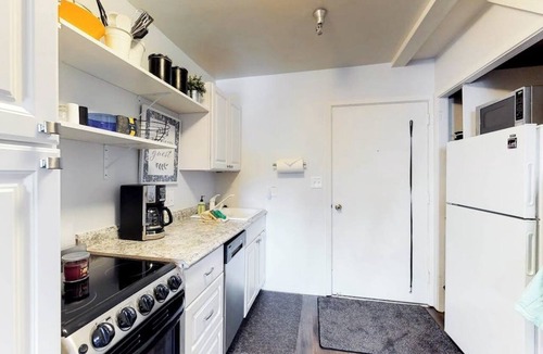 Elkhorn Village Apartment | Lovely Studio Remodeled in 2020 with Shared Pool, Hot Tub & Lift Access