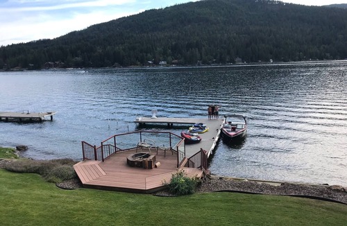 Sagle House | LOW BANK waterfront, sunny side of the lake, private dock, 4bed/3bath