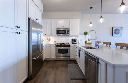 Sandpoint Condo | LOW Winter Rates: Sandpoint Upscale 3 BDR on Lake Pend D'Oreille-Pool & SPA! n