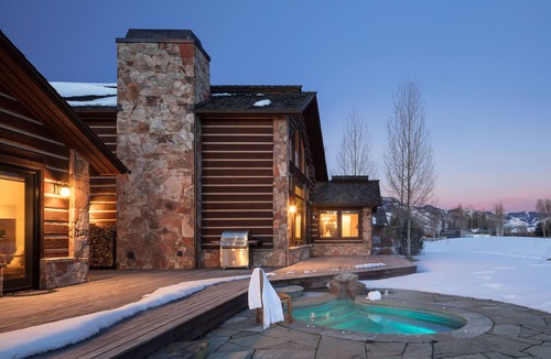 South Park House | LPJH | Abundance of Nature, Breathtaking Views, and Privacy