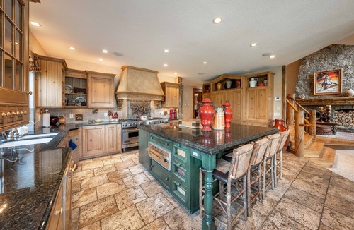 Indian Trails House | LPJH | Shoshone Lodge | Timeless Wyoming charm and Modern Comforts