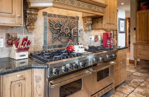 Indian Trails House | LPJH | Shoshone Lodge | Timeless Wyoming charm and Modern Comforts