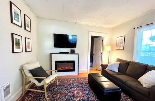 Hood River House | LUCKY! You Score a Straight Flush When You Book This Home! Walk to Downtown Hood River