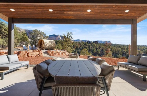 Orderville House | Lux Retreat, Hot Tub, Sauna, Cold Tank, Pool Table