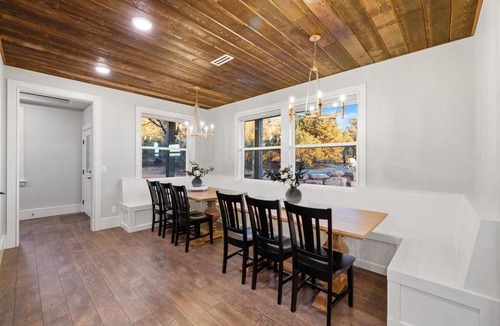 Orderville House | Lux Retreat, Hot Tub, Sauna, Cold Tank, Pool Table