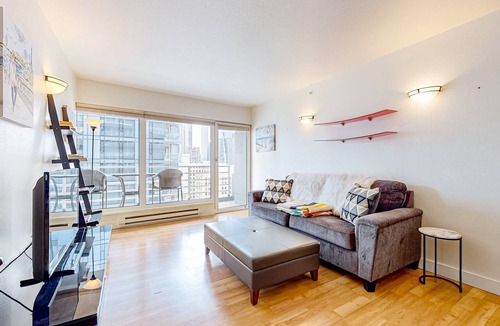 Downtown Seattle Condo | Luxe 21st-floor condo in the heart of downtown with pool, hot tub & gym