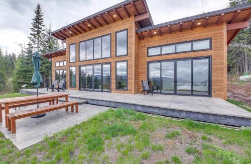 Priest River House | Luxe Mtn-View Escape 5 Mi to Dtwn Priest River!