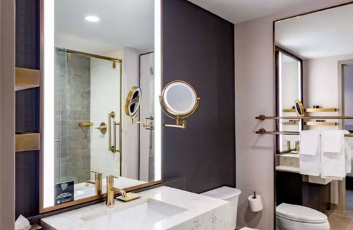 Court Avenue Entertainment District Hotel | Luxe Queen Rooms in Iconic Setting – Moments From Dining & Attractions - 4 Units