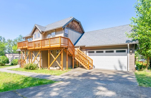 Troutdale House | Luxe Retreat Near Columbia River Gorge & Multnomah Falls