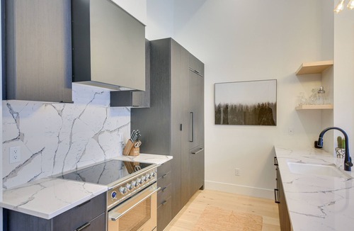 Sandpoint Condo | Luxe Schweitzer Condo w/Hot Tub: Ski-In/Ski-Out!