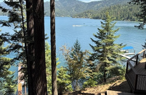 Clarksville Apartment | Luxe studio “Blue Hayden”with Hayden Lake private dock access, & hot tub