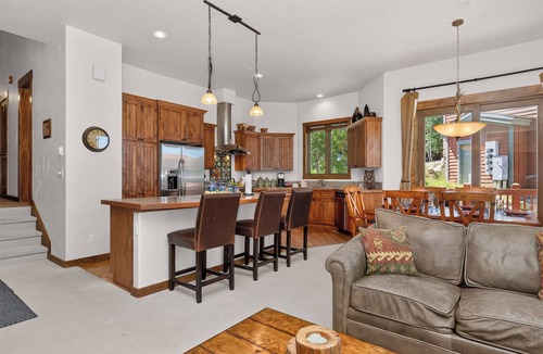 Bear Crossing House | Luxurious 3 bed, private hot tub, views, 1 car garage parking