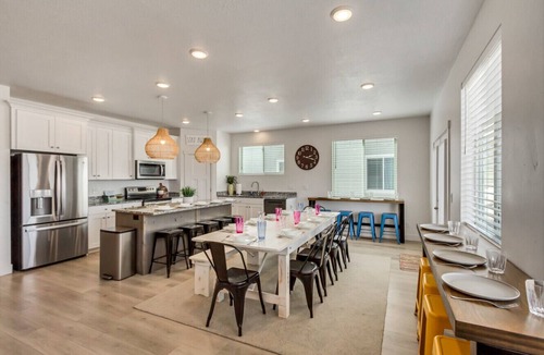 Sweetwater House | Luxurious 6-Bedroom Retreat Near Bear Lake – Sleeps 23, Modern Amenities, Year-Round Adventures!