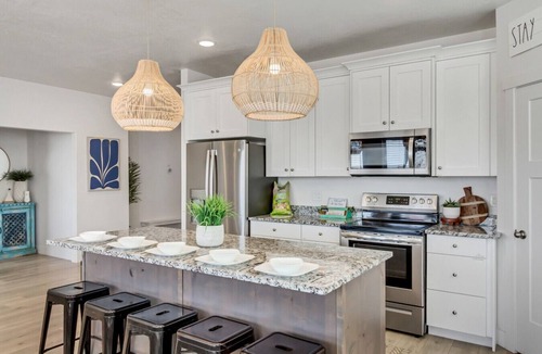 Sweetwater House | Luxurious 6-Bedroom Retreat Near Bear Lake – Sleeps 23, Modern Amenities, Year-Round Adventures!
