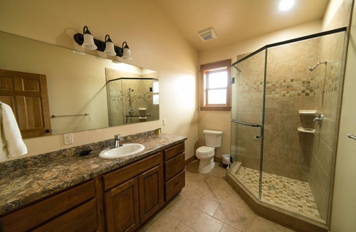 Livingston Cabin | Luxurious cabin on the Yellowstone River with Pond, Five Miles from Chico