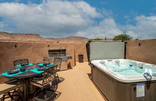 Virgin RV Rental | Luxurious Cliff Dwelling W/hot tub and King Bed ADA accessible