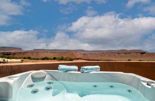 Virgin RV Rental | Luxurious Cliff Dwelling W/hot tub and King Bed ADA accessible