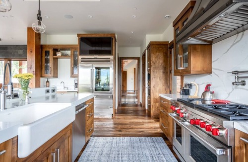 Spanish Peaks House | Luxurious Estate Comfortably Sleeps Up to 12 Guests