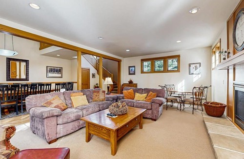 Sunriver House | Luxurious home near the SHARC & Village with private hot tub resort amenities
