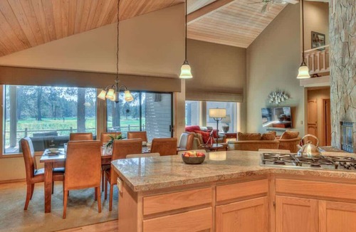 Overlook Park House | Luxurious home on the golf course
