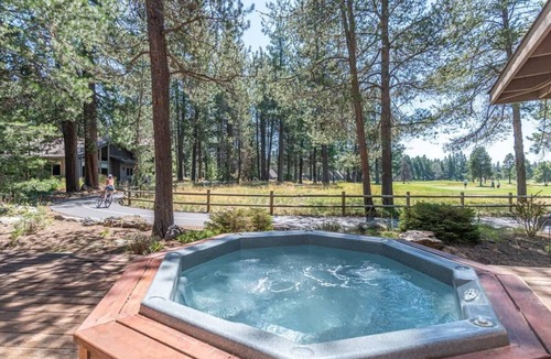 Overlook Park House | Luxurious home on the golf course