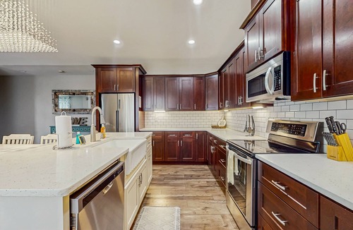 Manson House | Luxurious home w/a great lake view & spacious deck - near casino & town