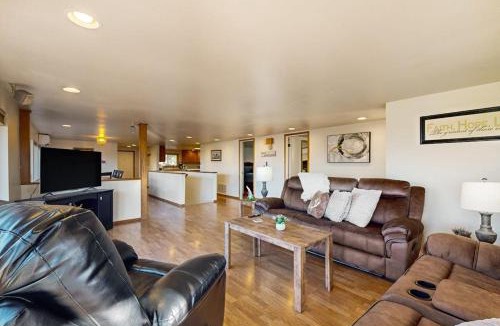 Stevenson House | Luxurious home with breathtaking views of the Columbia River