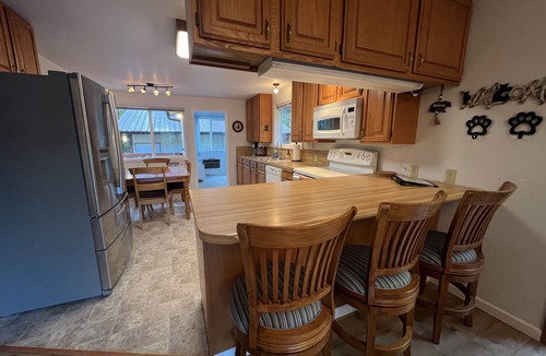 Hoodsport House | Luxurious Lake Cushman Home