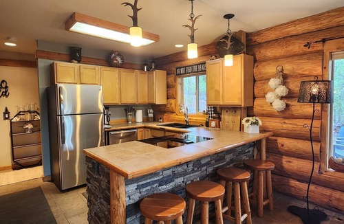 Crescent Cabin | LUXURIOUS LOG CABIN HOT TUB, trails, lakes, hiking, biking, skiing, THEATER ROOM