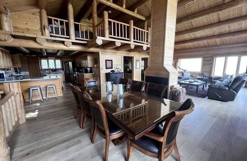 Cameron House | Luxurious Log Home with Madison River Views near Three Dollar Bridge, J & J Ranch, Montana