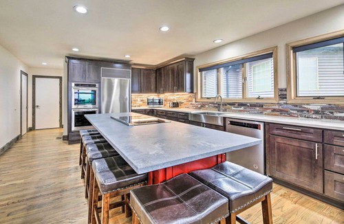 Agate Beach House | Luxurious Newport Estate w/Spa & Lighthouse Views