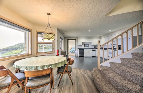 Agate Beach House | Luxurious Newport Estate w/Spa & Lighthouse Views