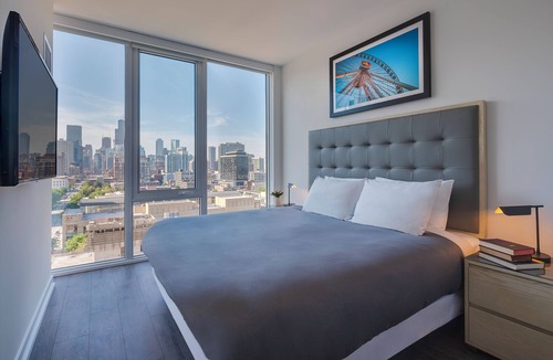 Near North Side Hotel | Luxurious Old Town Chicago Suites – Perfect for Families & Corporate Stays