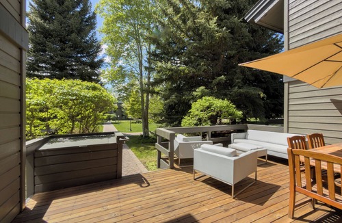 Sun Valley Condo | Luxurious Remodel- Walking Distance & Resort Pool Access