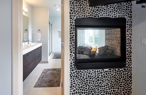 Lincoln Beach House | LUXURIOUS RETREAT for 20 GUESTS 19FT SWIM SPA+LARGE DINING+MEDIA ROOM+POOL TABLE