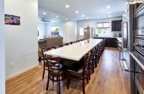 Lincoln Beach House | LUXURIOUS RETREAT for 20 GUESTS 19FT SWIM SPA+LARGE DINING+MEDIA ROOM+POOL TABLE