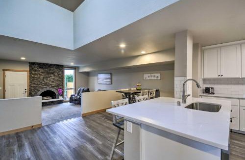 Edgewood House | Luxurious Tacoma Retreat with Quartz Countertops!