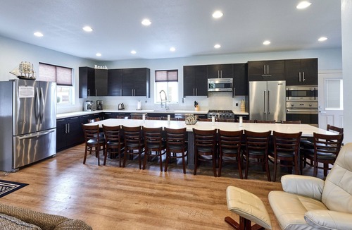 Lincoln Beach House | Luxury 10-Bedroom Retreat Sleeps 20: 19 FT SWIM SPA, Chef’s Kitchen, POOL Table!