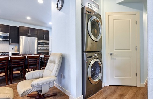 Lincoln Beach House | Luxury 10-Bedroom Retreat Sleeps 20: 19 FT SWIM SPA, Chef’s Kitchen, POOL Table!
