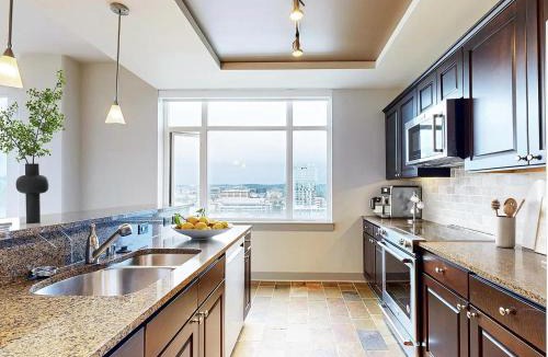 Northwest Bellevue Apartment | Luxury 1bedroom home office Gym