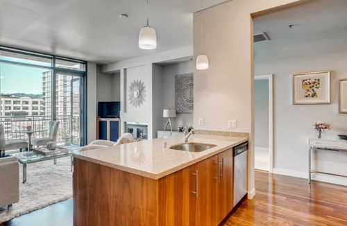 Pearl District Condo | Luxury 2 Bedroom Condo in the Pearl District