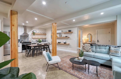 Mississippi District Apartment | Luxury 2BR Mississippi Home - 95 WalkScore